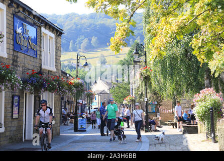 St George's Street à Hebden Bridge, une jolie petite ville dans la partie supérieure de la vallée de Calder dans le West Yorkshire, UK Banque D'Images