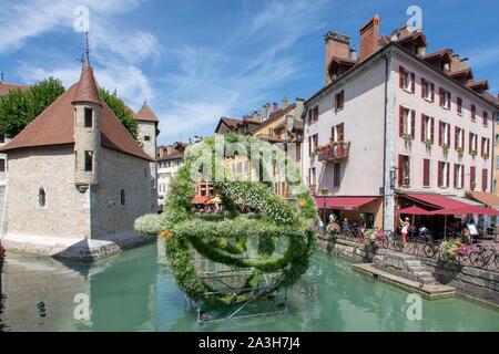 France, Haute Savoie, Annecy, en face de l'ancienne prison ou les châteaux de l'île, l'installation de la dérive des rives de l'architecte Jean Philippe poir ?ee dans le cadre de la ville d'Annecy festival 2019 Paysages Banque D'Images