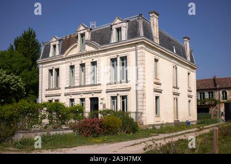 En France, en Charente Maritime, Mortagne Sur Gironde, le Village de pierre et de l'eau, ancien hôtel particulier sur le port Banque D'Images