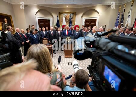 Washington, États-Unis d'Amérique. 07Th Oct, 2019. Washington, États-Unis d'Amérique. 07 octobre, 2019. Le Président américain Donald Trump, prononce une allocution à la cérémonie de signature de l'Accord de libre-échange États-Unis-Japon et les États-Unis-Japon Accord commercial numérique dans la Roosevelt Room de la Maison Blanche le 7 octobre 2019 à Washington, DC. Credit : Tia Dufour/White House Photo/Alamy Live News Banque D'Images