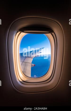 Singapour, volant au-dessus de mer de Java dans un vol international Banque D'Images