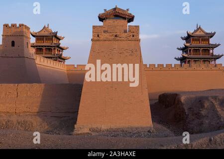 La Chine, la province de Gansu, Jiayuguan, forteresse de la route de la soie, fondée en 1372 sous la dynastie Ming et inscrit au Patrimoine Mondial de l'UNESCO Banque D'Images