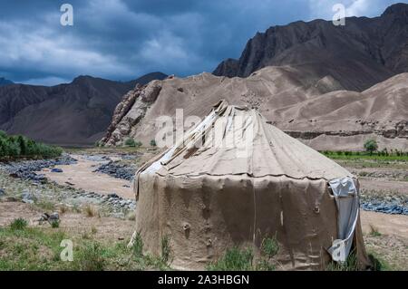 La Chine, région autonome du Xinjiang, Sanju, Urqi, vallée de berger nomade yourte Banque D'Images