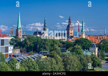 Les clochers et les clochers de la ville de Riga, Lettonie. Banque D'Images