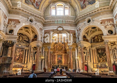 Le bel intérieur de Chiesa di San Lorenzo , une église de style Baroque, conçu et construit par Guarino Guarini durant 1668-1687, Turin, Italie Banque D'Images