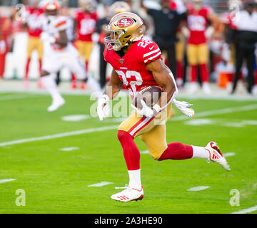 Santa Clara, CA. Oct 7, 2019. San Francisco 49ers d'utiliser de nouveau Matt Breida (22) en action au cours de la NFL football match entre les Cleveland Browns et les San Francisco 49ers à Levi's Stadium à Santa Clara, CA. Les 49ers défait les Browns 31-3. Damon Tarver/Cal Sport Media/Alamy Live News Banque D'Images