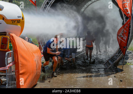 Engelberg, Suisse - 2 juin 2019 : les personnes qui participent au Fischerman's friend strongman run à Engelberg sur les Alpes Suisses Banque D'Images