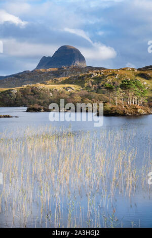 Suardalain,Loch Druim Le Glen Loch, & Suilven une montagne dans Inverpoly Réserve naturelle nationale Sutherland Assynt dans les Highlands écossais Banque D'Images