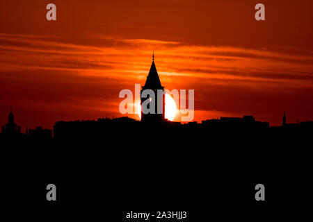 Tour Galata au coucher du soleil à Istanbul Banque D'Images