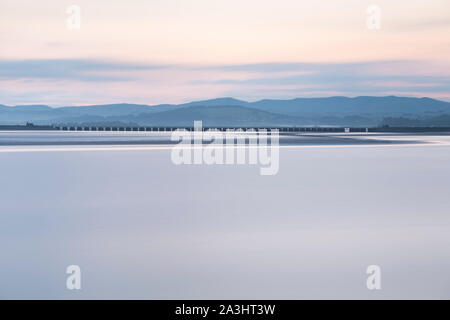 Au cours de l'aube à Arnside Viaduc, Cumbria Banque D'Images