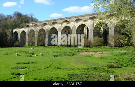 Aqueduc de Chirk au Pays de Galles, plus tard avec le viaduc de chemin de fer derrière elle Banque D'Images