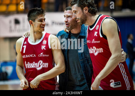 Desio, Italie. 07Th Oct, 2019. Leonardo Candi (Grissin Bon Reggio Emilia) e Luca Infante (Grissin Bon Reggio Emilia) Markoshvili avec Manuchar après un match de basket-ball série Legabasket Acqua S.Bernardo, Cantu' vs Grissin Bon Reggio Emilia. L'équipe hôte n'a jamais gagné un match en discussion avec le score de 75-92 à Desio, Pala Banco Desio, Italie 6e octobre 2019. (Photo de Matteo Cogliati/Pacific Press) Credit : Pacific Press Agency/Alamy Live News Banque D'Images