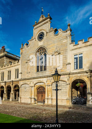 Peterhouse College Cambridge - La Chapelle et la Tour de l'horloge de Peterhouse College, qui fait partie de l'Université de Cambridge. Le collège a été fondé en 1284. Banque D'Images