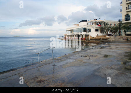 Au restaurant en bord de Bugibba Banque D'Images