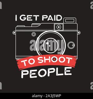 Typographie photographie illustration pour T-Shirt, estampes, affiches avec ancien appareil photo et devis - je suis payé pour tirer sur les gens. Vintage emblème. Stock Illustration de Vecteur