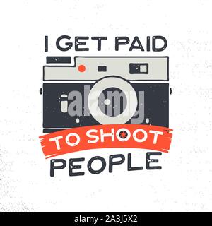 Typographie photographie illustration pour T-Shirt, estampes, affiches avec ancien appareil photo et devis - je suis payé pour tirer sur les gens. Vintage emblème. Stock Illustration de Vecteur