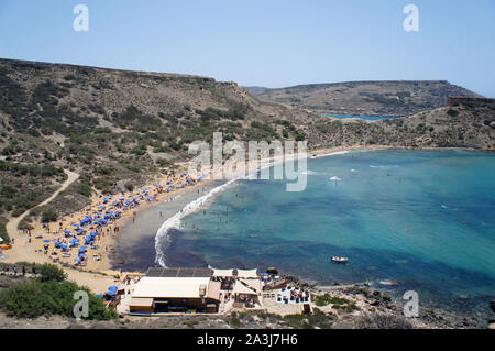 Panorama de Ghajn Tuffieha (Għajn Tuffieħa) port et plage, Golden Bay, Malte Banque D'Images