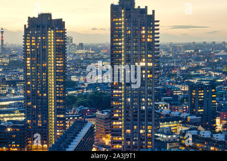 L'horizon de Londres vue depuis le sommet de Londres à l'automne coucher de soleil, Grand Londres, Angleterre, Royaume-Uni, Royaume-Uni 2019 Banque D'Images