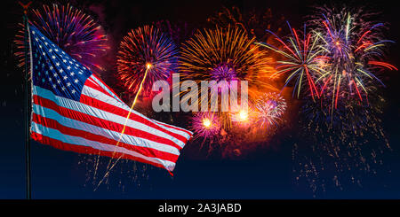 Drapeau américain avec d'artifice Banque D'Images