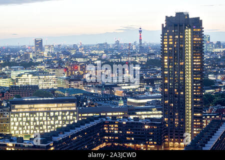 L'horizon de Londres vue depuis le sommet de Londres à l'automne coucher de soleil, Grand Londres, Angleterre, Royaume-Uni, Royaume-Uni 2019 Banque D'Images