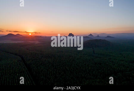 Glass House mountain aerial coucher du soleil Banque D'Images