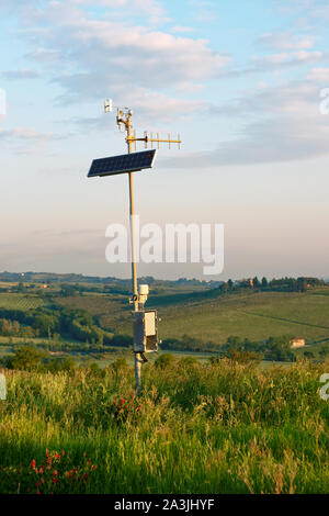 Station météo dans le domaine, Toscane, Italie Banque D'Images