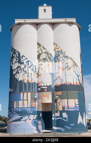 Art silo par Jimmy et Dvate Duncat Garry à Waikerie sur la rivière Murray, dans la région de Riverland Australie du Sud Banque D'Images