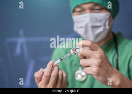 Médecin tenir pour préparer la seringue,injection épidurale analgésie péridurale, bloc, bloc spinal,concept de soins de santé. , Banque D'Images