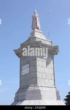 Guimaraes, Portugal - La statue de Pie IX sur le sommet du Monte Penha Banque D'Images