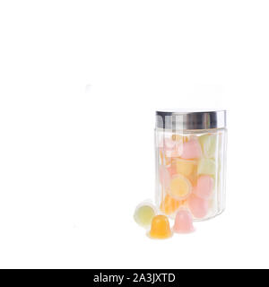 Bonbons bonbons colorés ou dans un bocal en verre sur l'arrière-plan Banque D'Images