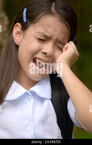 Larmes d'une jeune fille de l'école Philippines Banque D'Images