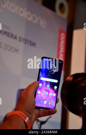 Berlin, Allemagne - Septembre 5th, 2019 : un smartphone Motorola à l'IFA 2019 Banque D'Images