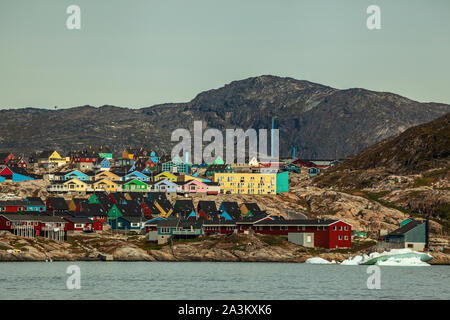 Blue Hydropower plant in Ilulissat (Groenland) - une vue de la mer Banque D'Images