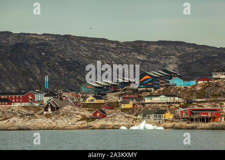 Maisons à Ilulissat (Groenland) - une vue de la mer Banque D'Images