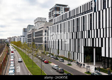 Maisons sur Toulouser Allee, Quartier Central, district de Derendorf, la Tete office building, Düsseldorf, Rhénanie du Nord-Westphalie, Allemagne. Haeuser un de Banque D'Images