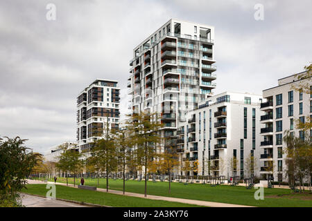 Maisons sur Toulouser Allee, Quartier Central, district de Derendorf, tours résidentielles Pandion Le Grand Tour et Ciel et terre, Düsseldorf, Rhénanie-n Banque D'Images