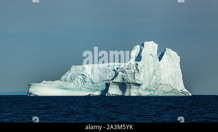 Icebergs dans la baie de Disco (Groenland) en été Banque D'Images