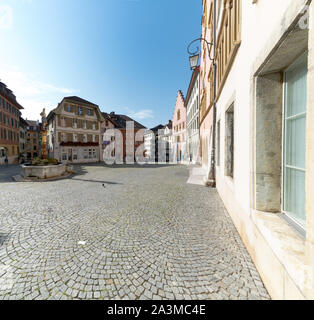 Biel, BE / Suisse - 28 août 2019 : vue de la Burgplatz et la fontaine historique dans la pittoresque vieille ville de Bienne Banque D'Images