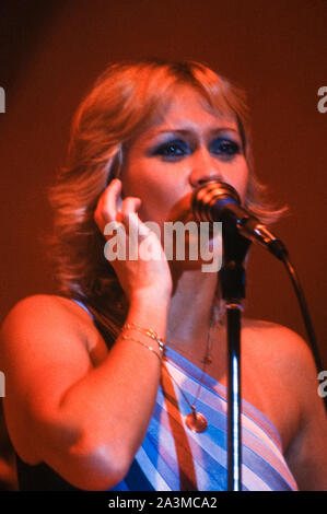 ROTTERDAM, Pays-Bas, - 24 OCT 1979 : Agnetha Faltskog chanteur d'ABBA lors de leur concert à Ahoy Rotterdam aux Pays-Bas. Banque D'Images