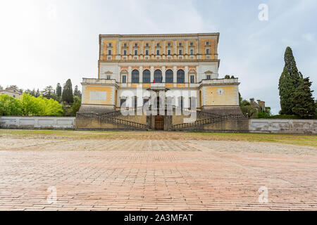 Palais Farnèse, également nommée Villa Farnèse, célèbre villa avec magnifique jardin situé à Caprarola Viterbo, Latium, Italie du nord. Banque D'Images
