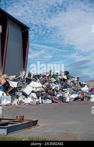 Gros tas de métal pour le recyclage à l'enfouissement Banque D'Images