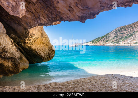 Célèbre Plage de Myrtos sur l'île de Céphalonie, Grèce. Banque D'Images