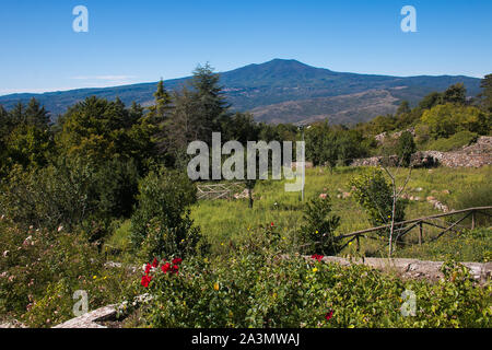 Vue panoramique du Monte Amiata De Radicofani en Toscane Banque D'Images