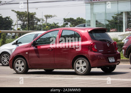 Chiang Mai, Thaïlande - 30 septembre 2019 : l'éco voiture Nissan March. Sur road no.1001 8 km de Chiangmai Zone d'affaires. Banque D'Images