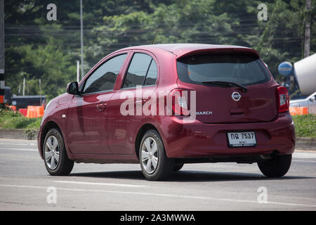 Chiang Mai, Thaïlande - 30 septembre 2019 : l'éco voiture Nissan March. Sur road no.1001 8 km de Chiangmai Zone d'affaires. Banque D'Images