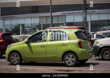 Chiang Mai, Thaïlande - 30 septembre 2019 : l'éco voiture Nissan March. Sur road no.1001 8 km de Chiangmai Zone d'affaires. Banque D'Images