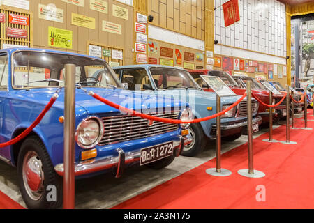 Musée de voitures du socialisme - Sofia, Bulgarie, la région de Pazardjik - 10 octobre, 2019. Les voitures fabriquées par les pays de l'ex-camp socialiste Banque D'Images