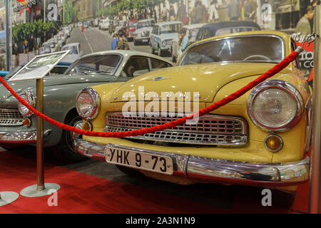 Musée de voitures du socialisme - Sofia, Bulgarie, la région de Pazardjik - 10 octobre, 2019. Les voitures fabriquées par les pays de l'ex-camp socialiste Banque D'Images