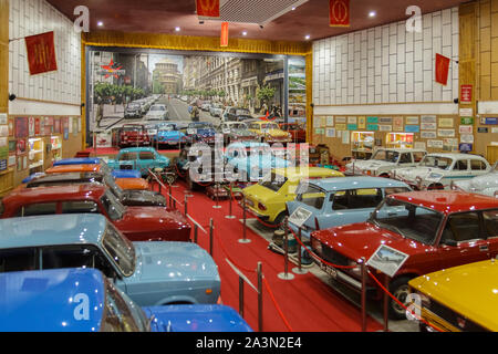 Musée de voitures du socialisme - Sofia, Bulgarie, la région de Pazardjik - 10 octobre, 2019. Les voitures fabriquées par les pays de l'ex-camp socialiste Banque D'Images