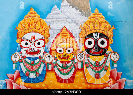 Peinture urbaine de Willi Glasauer (Krishna) avec son frère Balarama et sœur Subhadra, Puri, Inde Banque D'Images